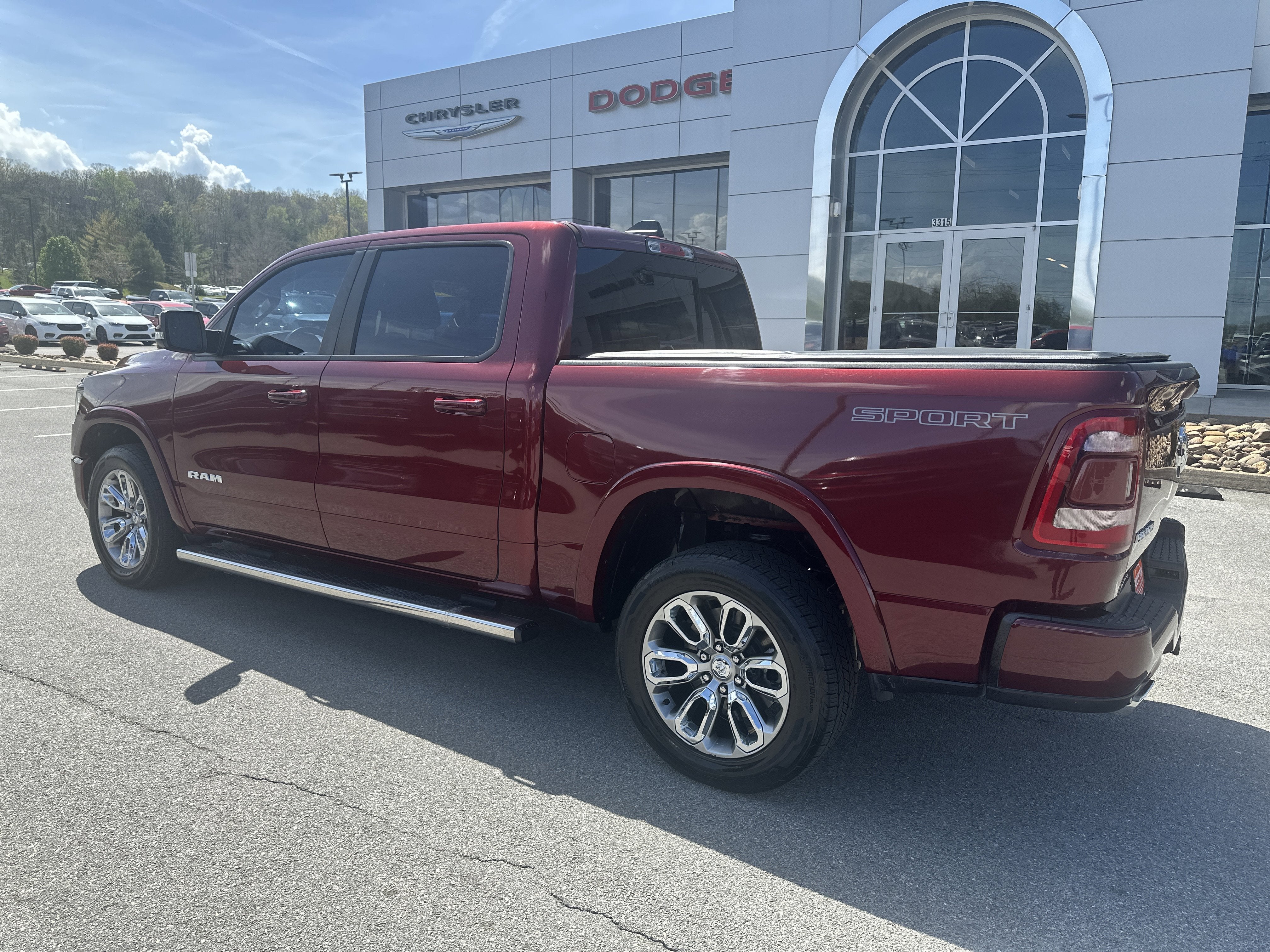 2020 RAM 1500 Laramie Crew Cab 4x4 5'7' Box