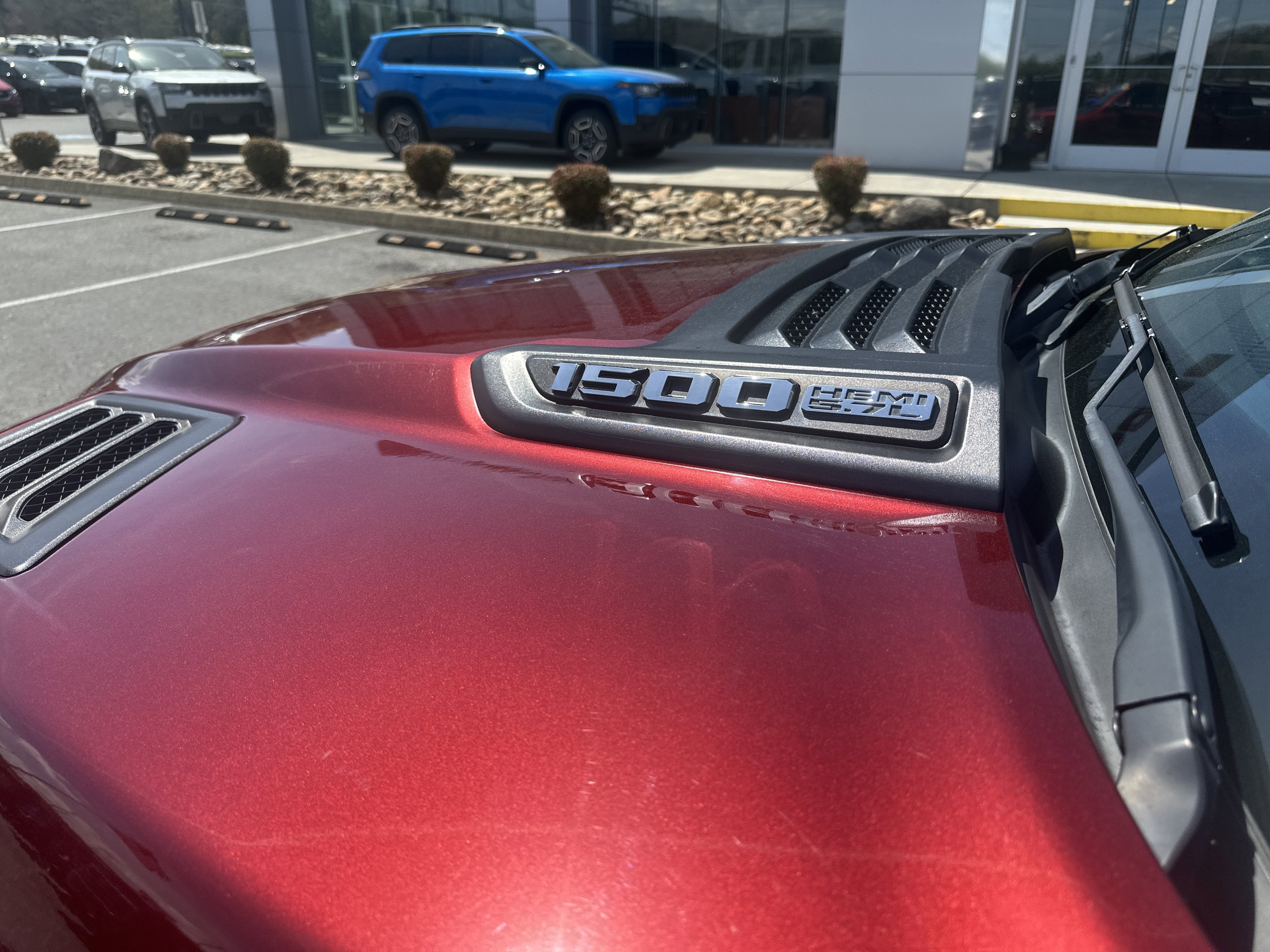 2020 RAM 1500 Laramie Crew Cab 4x4 5'7' Box