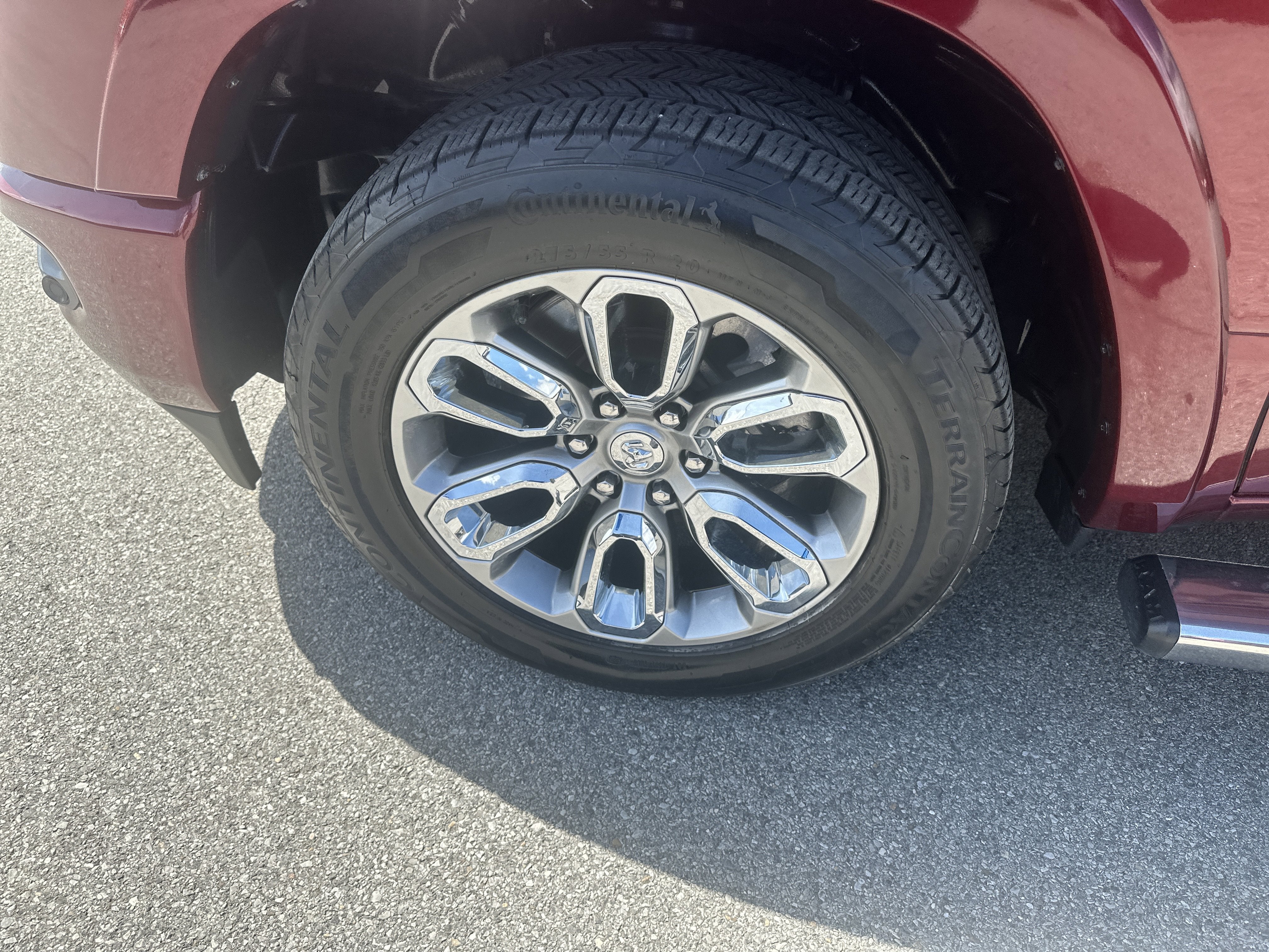 2020 RAM 1500 Laramie Crew Cab 4x4 5'7' Box