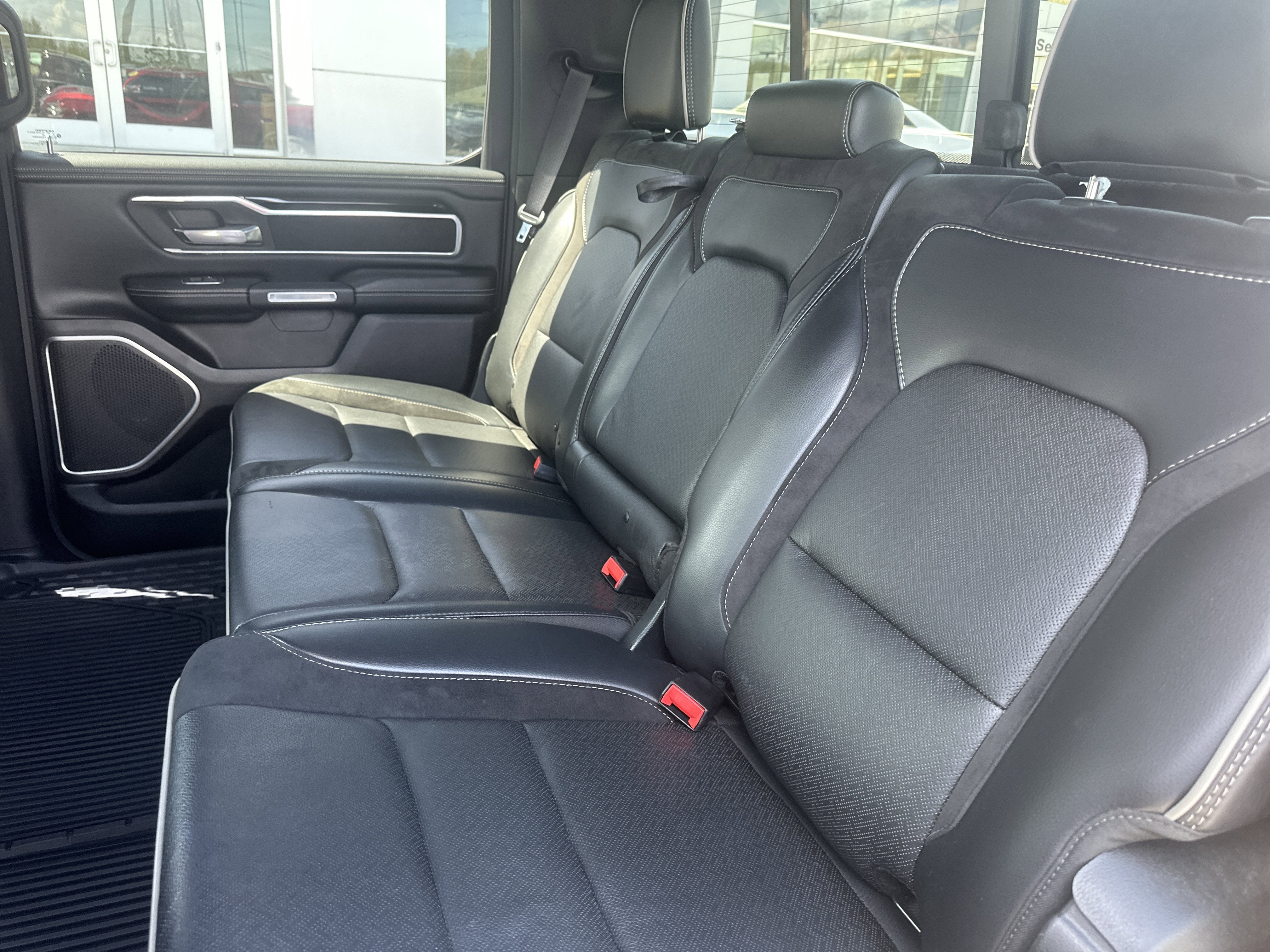 2020 RAM 1500 Laramie Crew Cab 4x4 5'7' Box