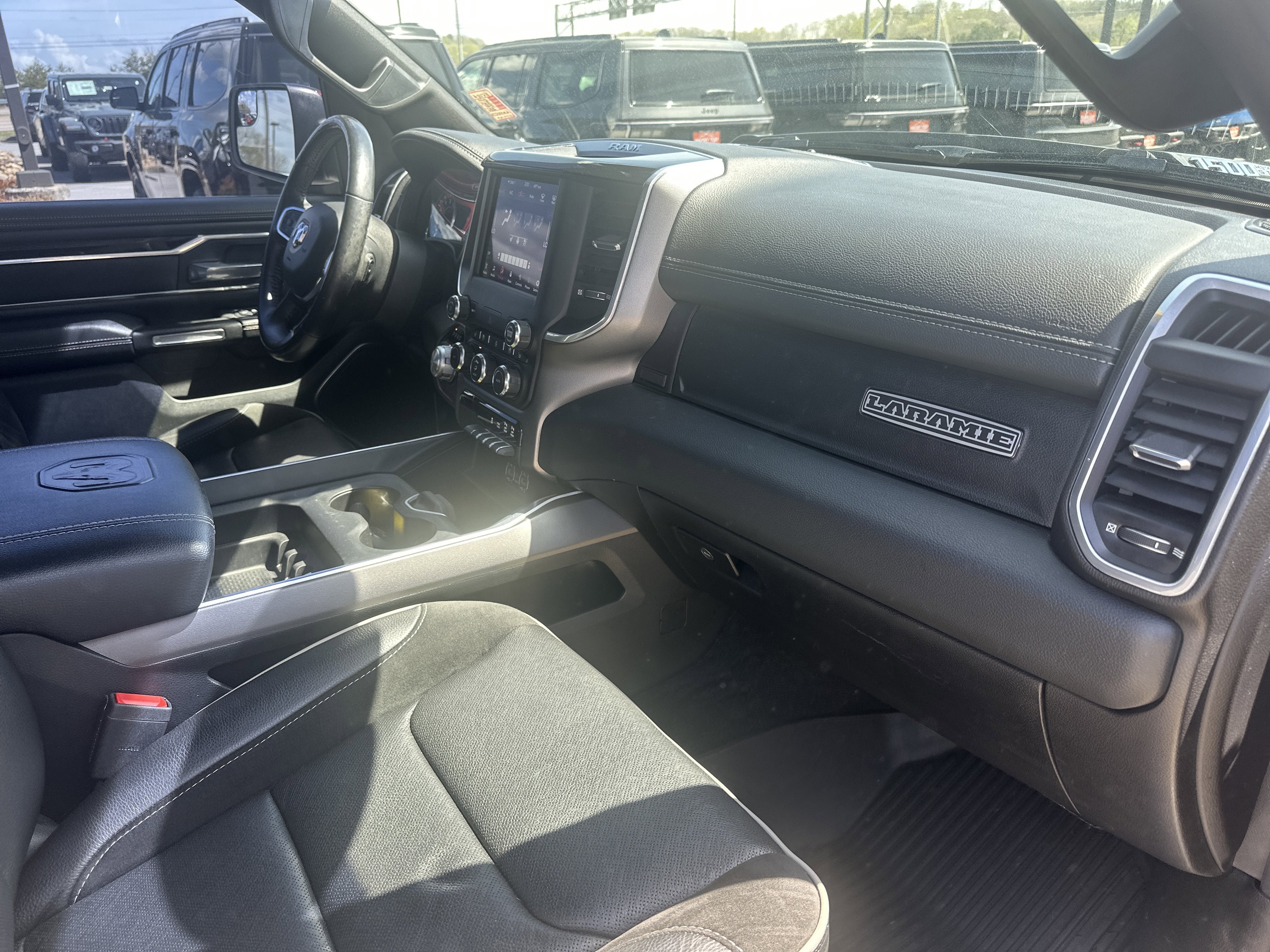 2020 RAM 1500 Laramie Crew Cab 4x4 5'7' Box