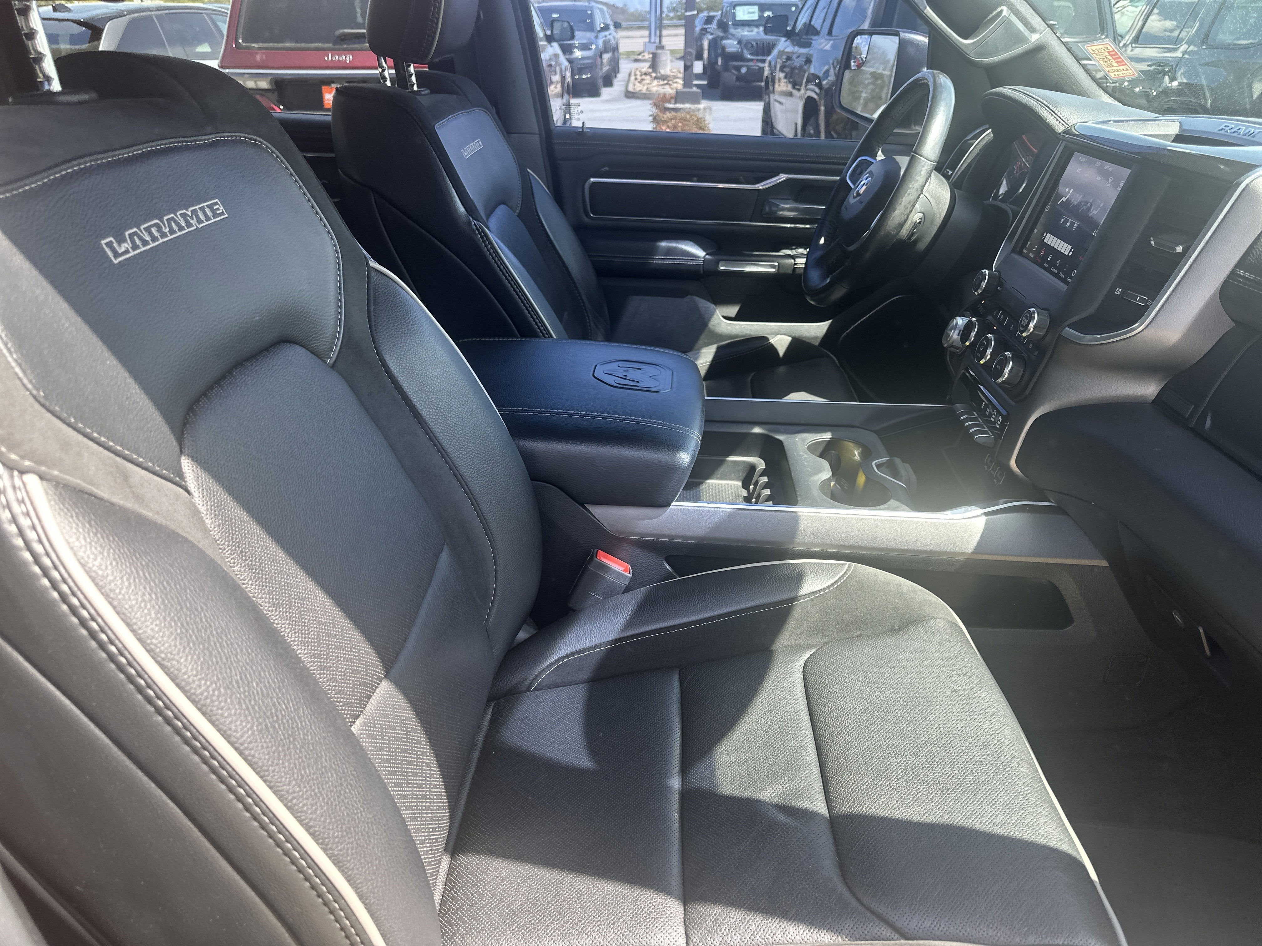 2020 RAM 1500 Laramie Crew Cab 4x4 5'7' Box