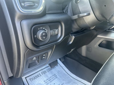2020 RAM 1500 Laramie Crew Cab 4x4 5'7' Box