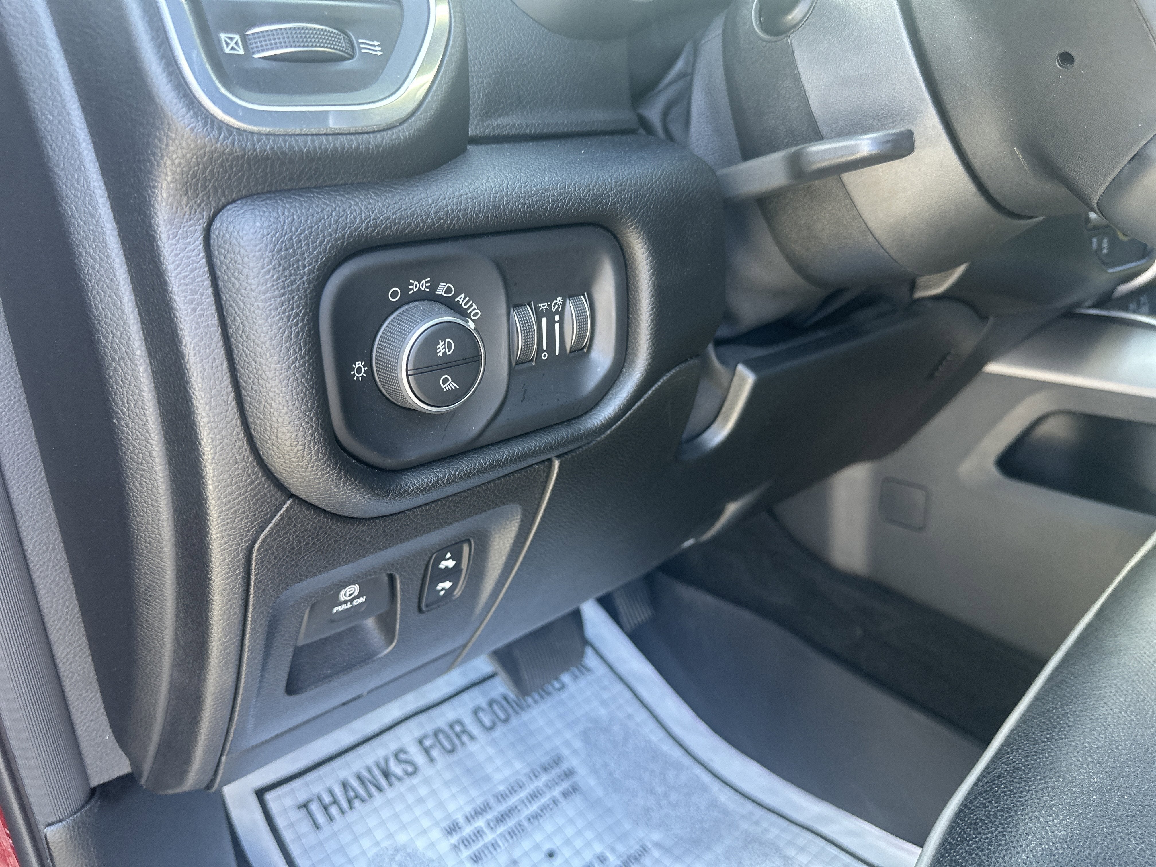 2020 RAM 1500 Laramie Crew Cab 4x4 5'7' Box