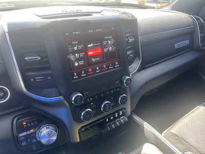2020 RAM 1500 Laramie Crew Cab 4x4 5'7' Box