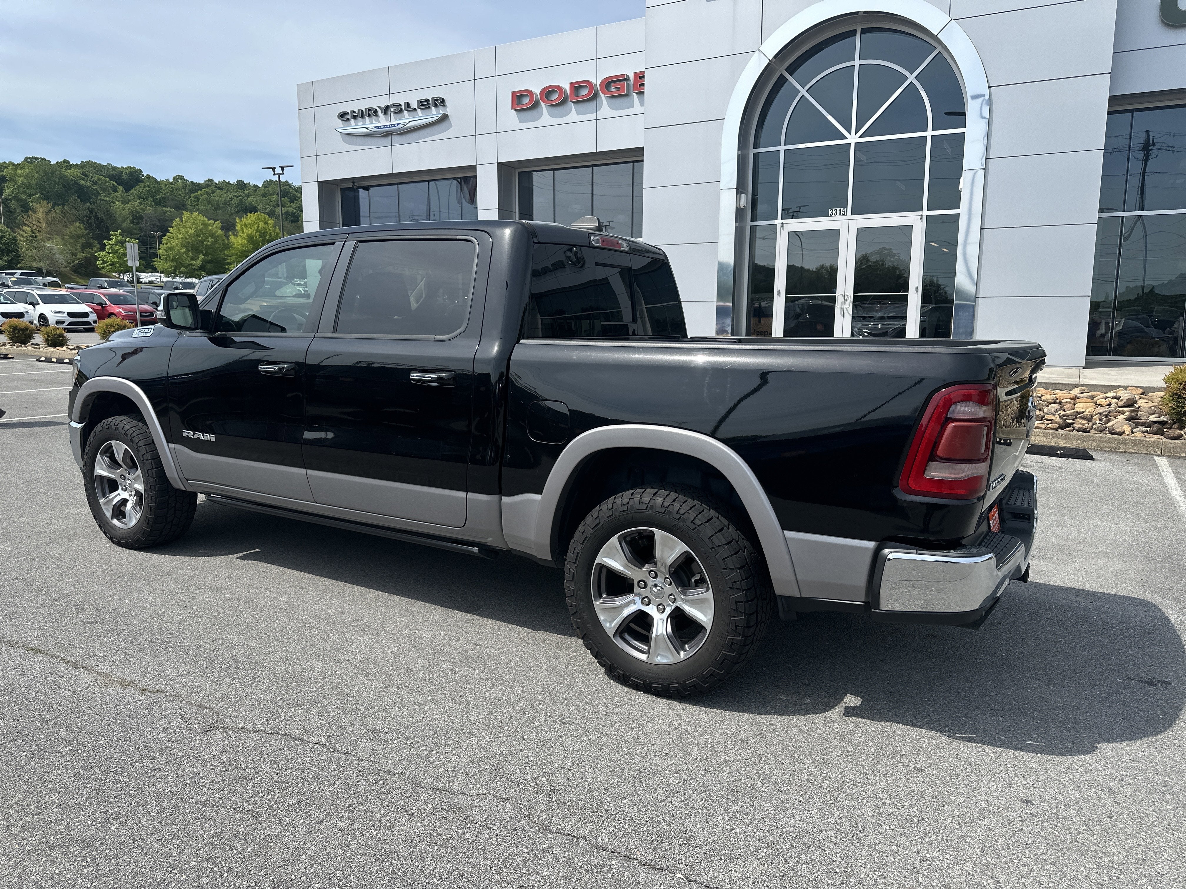 2020 RAM 1500 Laramie Crew Cab 4x4 5'7' Box
