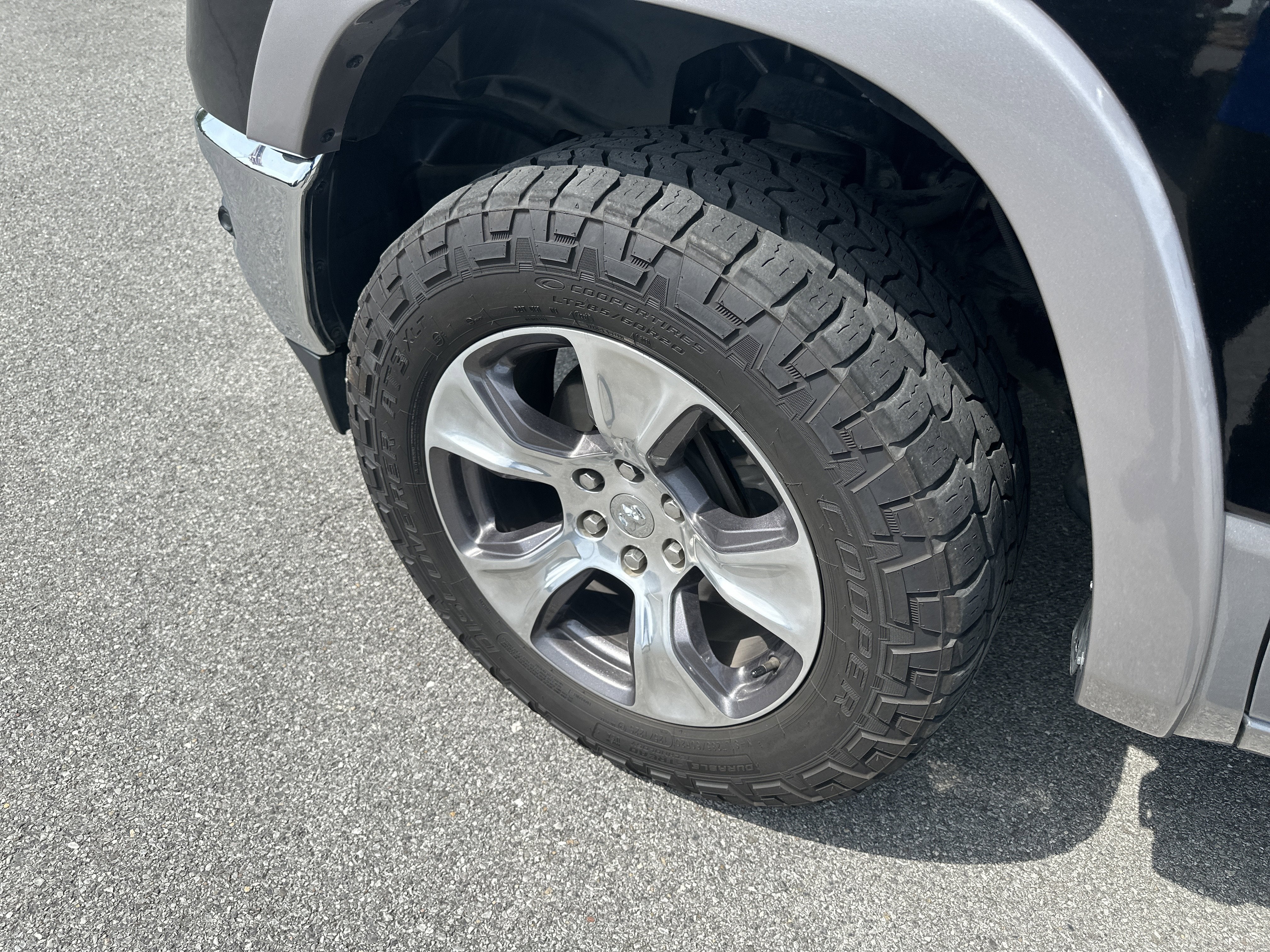 2020 RAM 1500 Laramie Crew Cab 4x4 5'7' Box