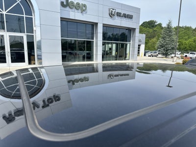 2020 RAM 1500 Laramie Crew Cab 4x4 5'7' Box