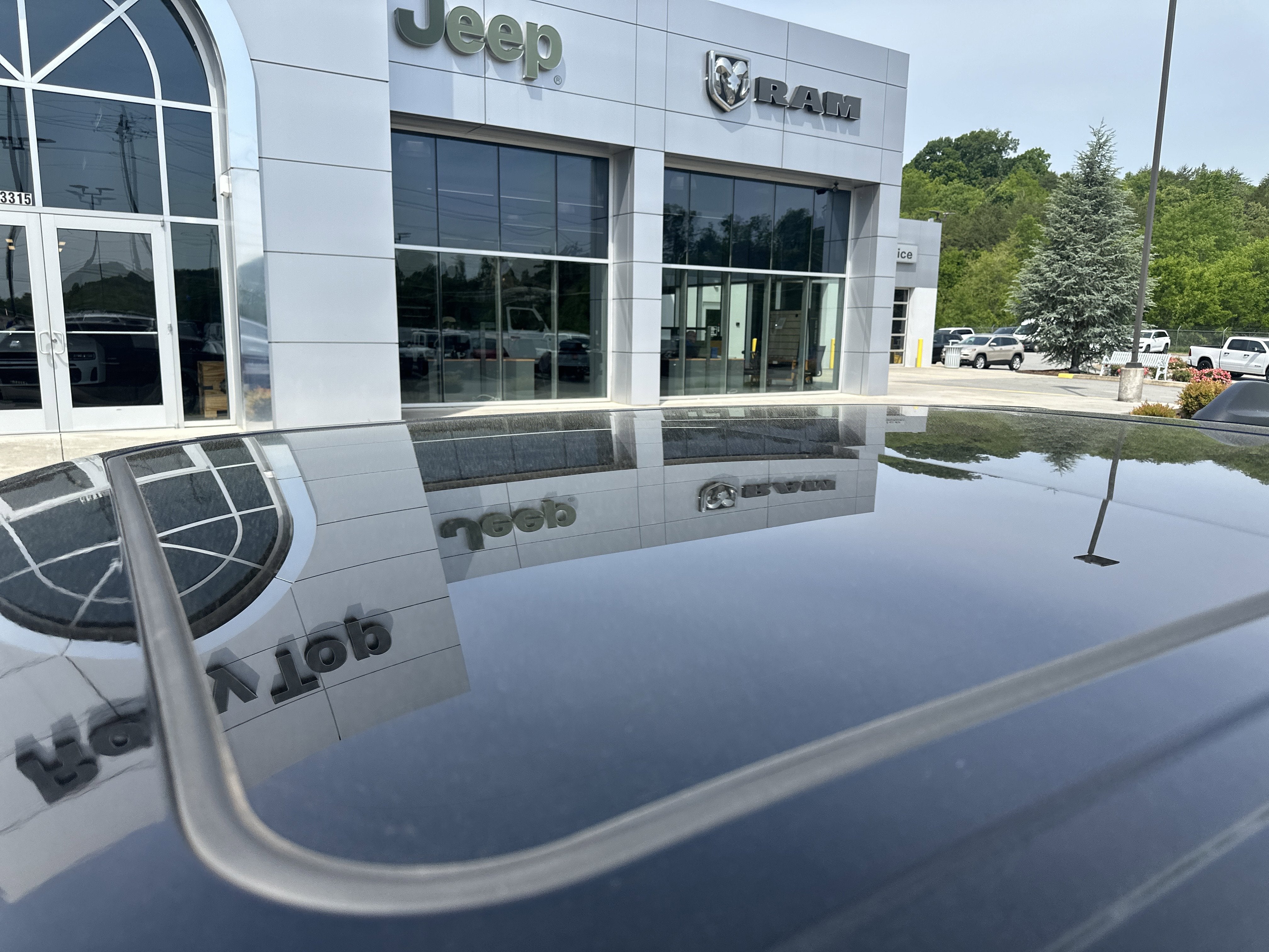 2020 RAM 1500 Laramie Crew Cab 4x4 5'7' Box