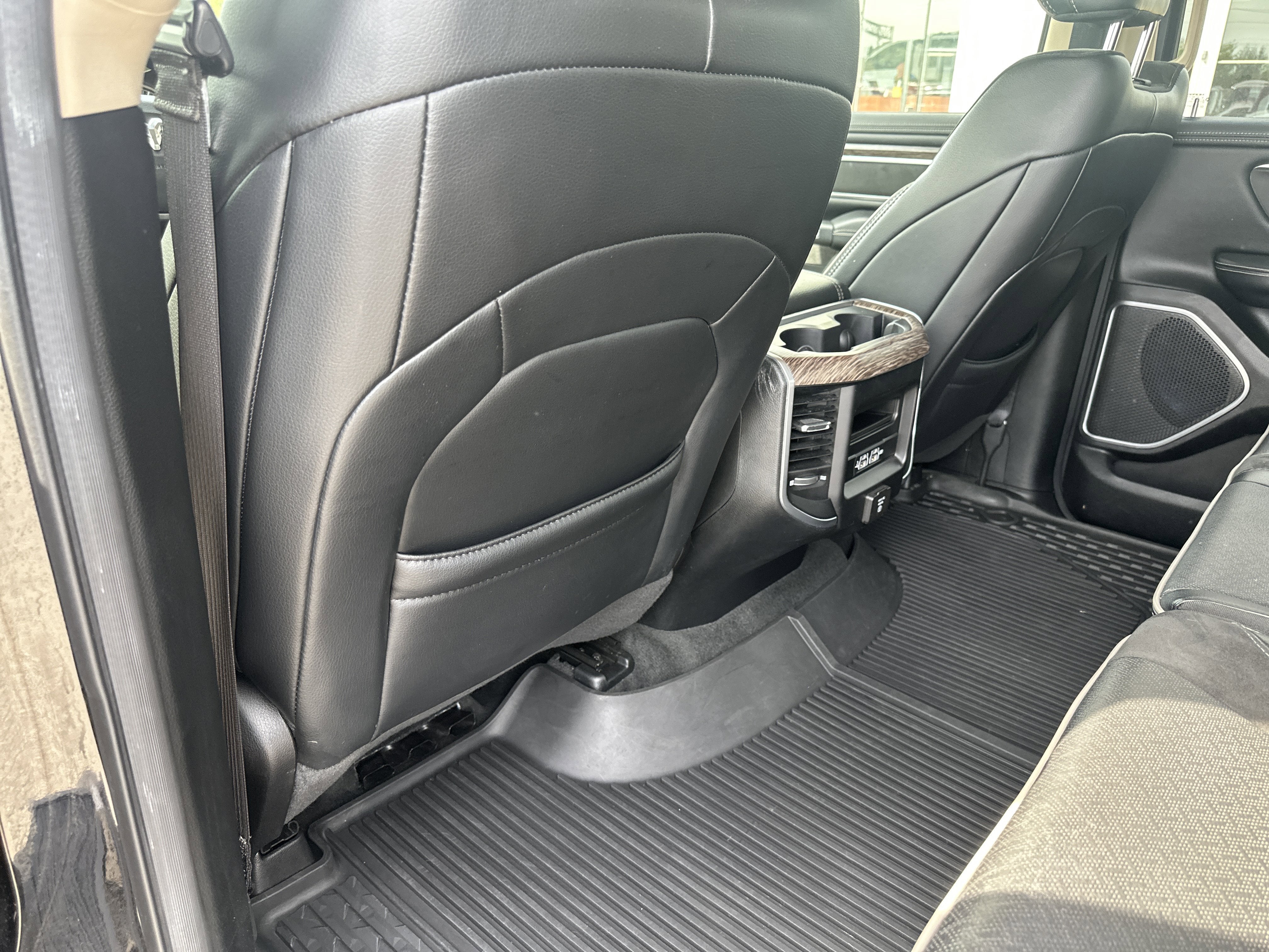 2020 RAM 1500 Laramie Crew Cab 4x4 5'7' Box