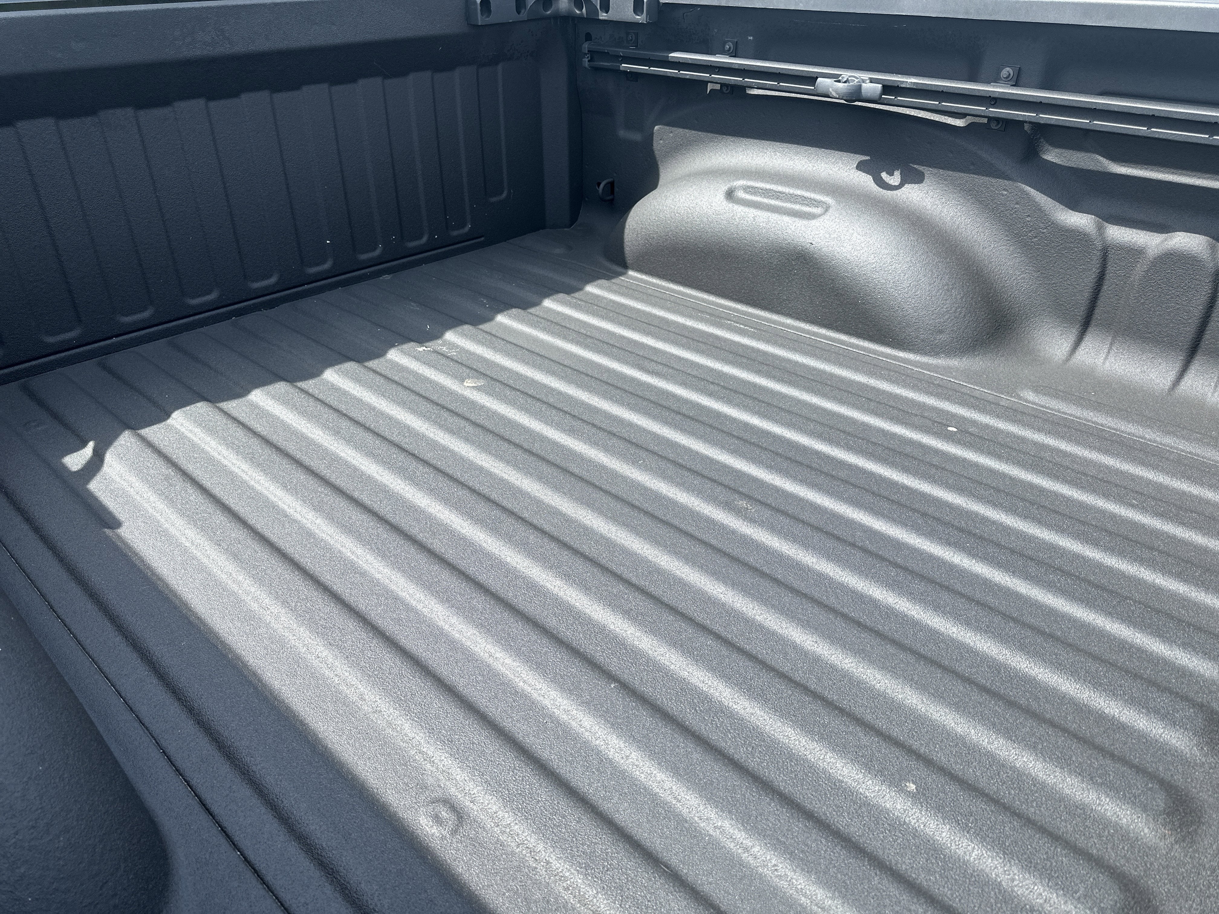 2020 RAM 1500 Laramie Crew Cab 4x4 5'7' Box