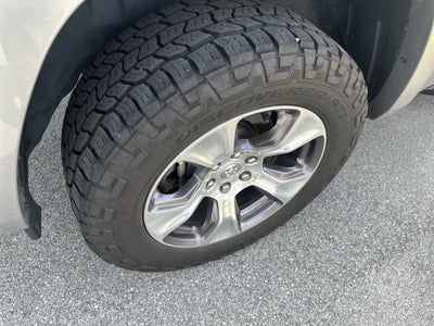 2020 RAM 1500 Laramie Crew Cab 4x4 5'7' Box