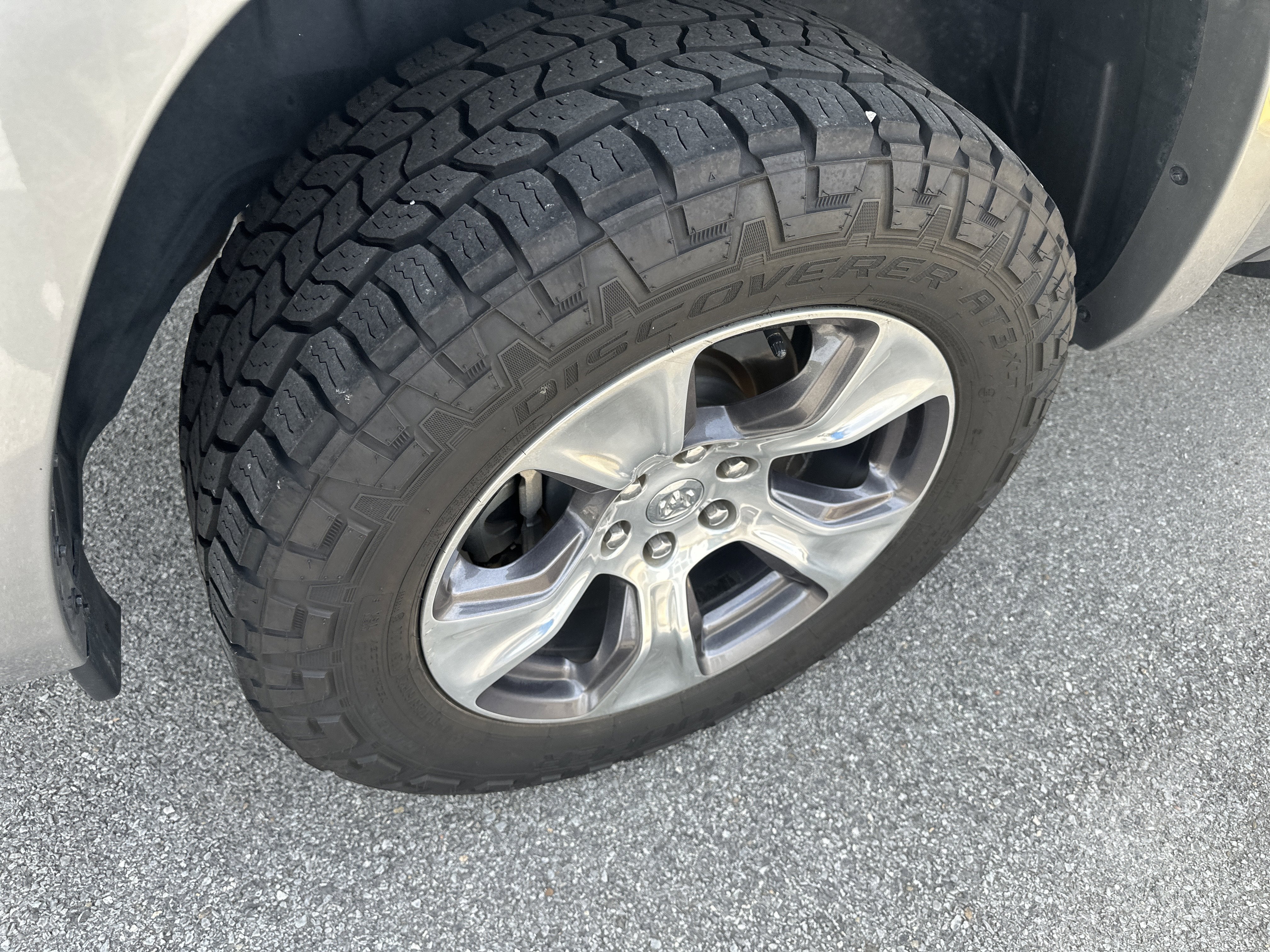 2020 RAM 1500 Laramie Crew Cab 4x4 5'7' Box