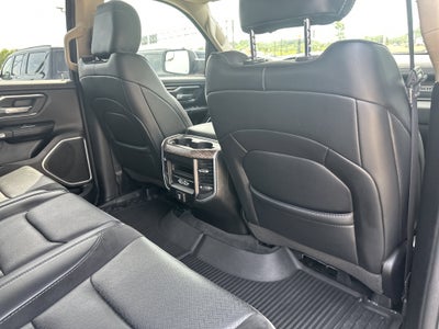 2020 RAM 1500 Laramie Crew Cab 4x4 5'7' Box