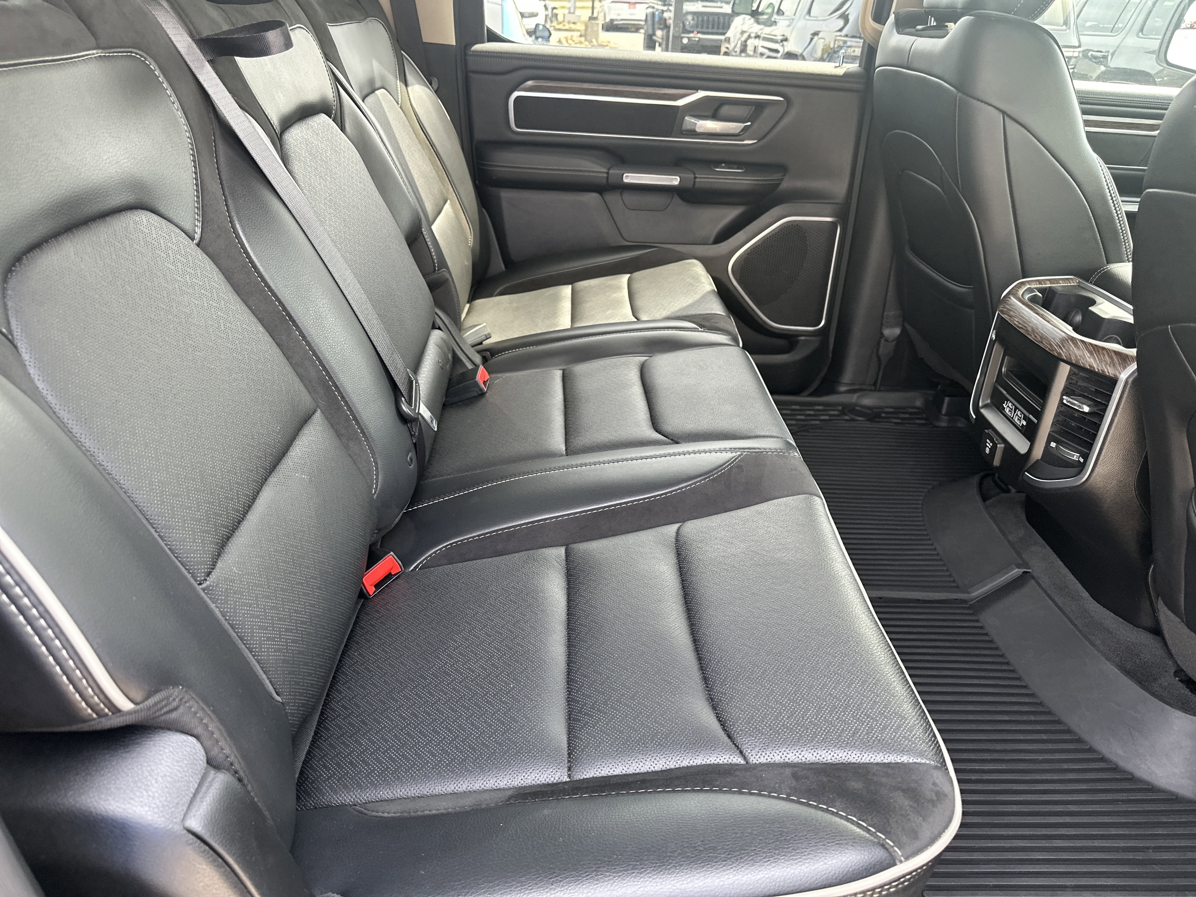 2020 RAM 1500 Laramie Crew Cab 4x4 5'7' Box
