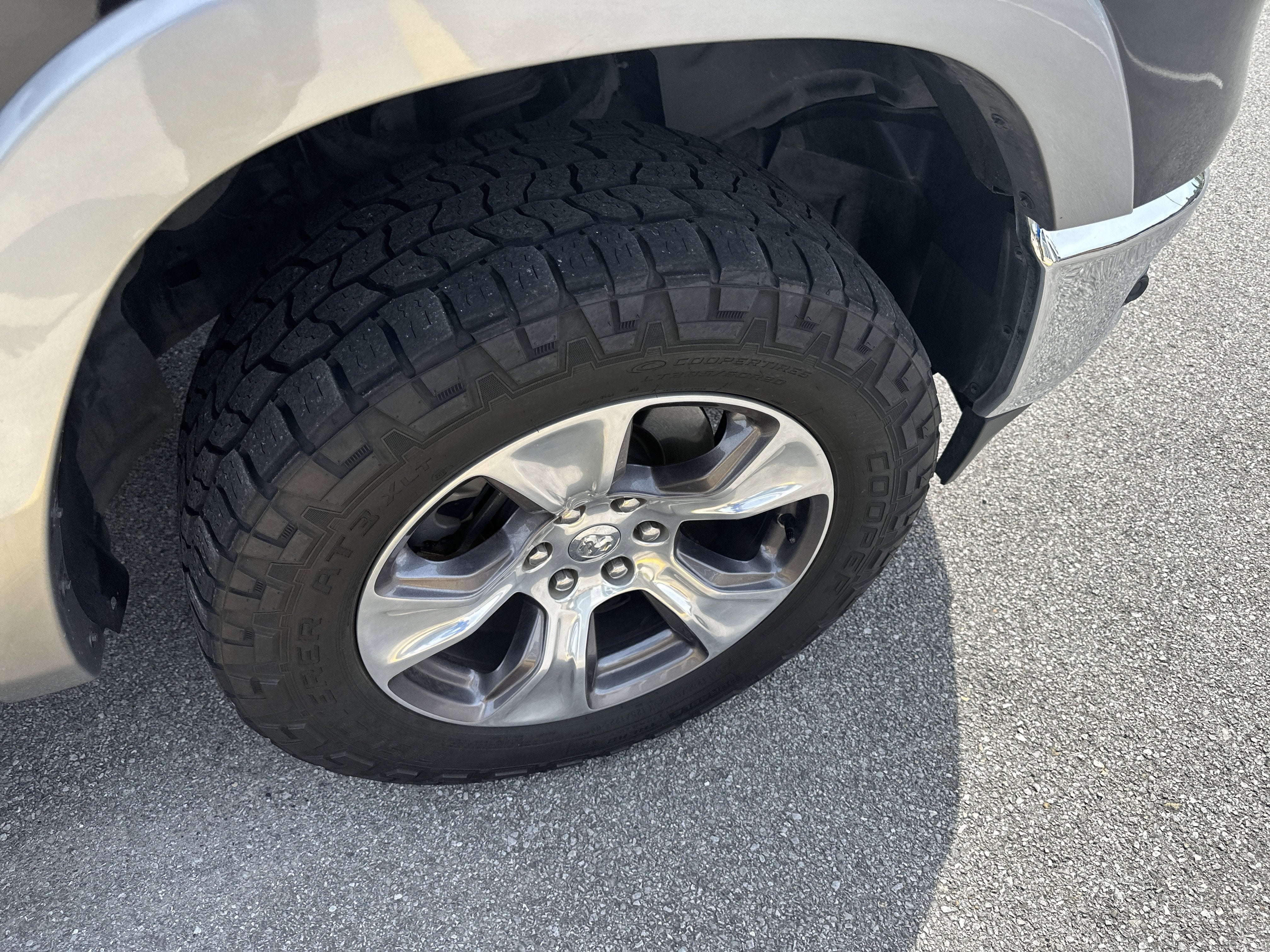2020 RAM 1500 Laramie Crew Cab 4x4 5'7' Box