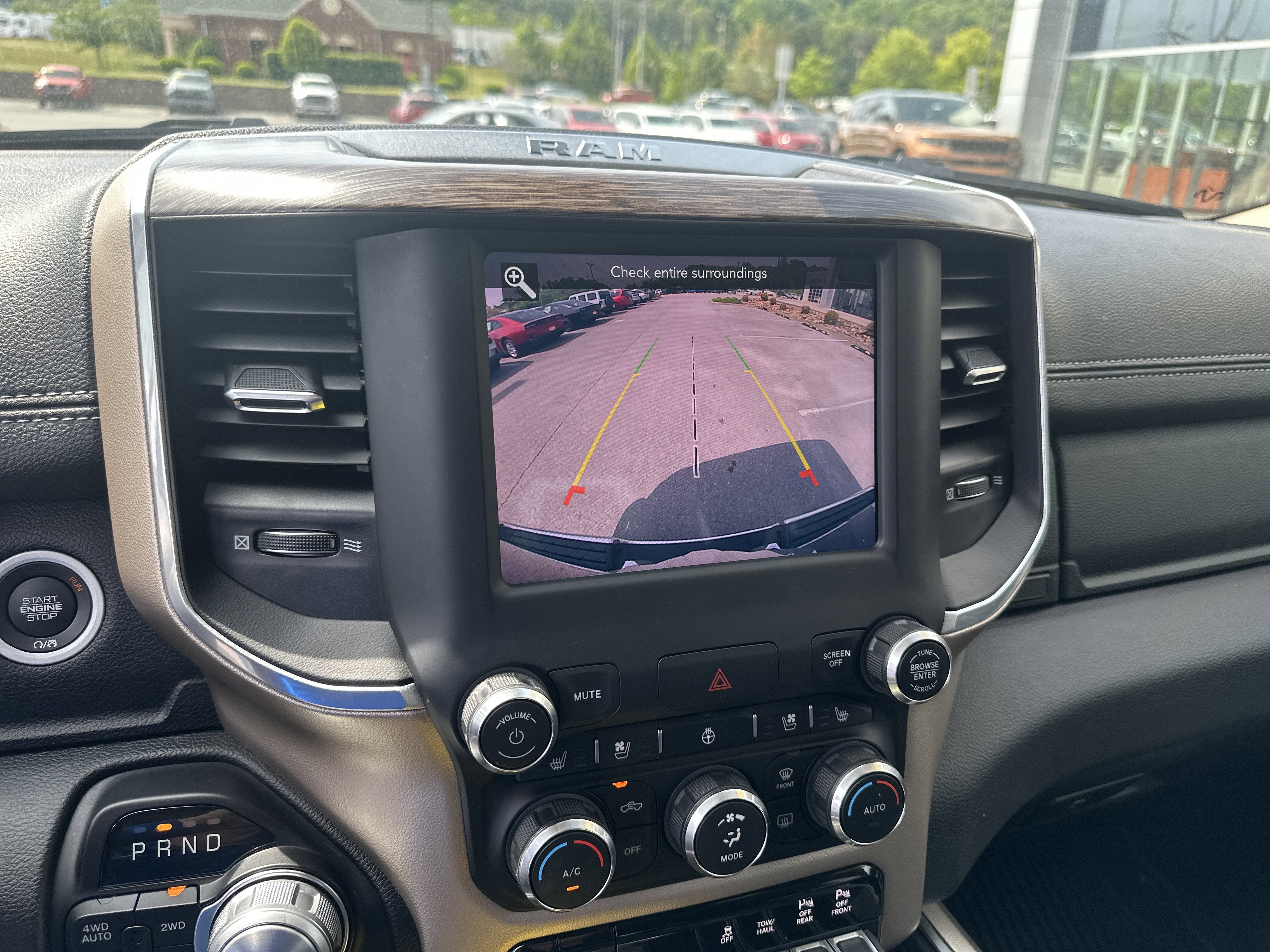 2020 RAM 1500 Laramie Crew Cab 4x4 5'7' Box