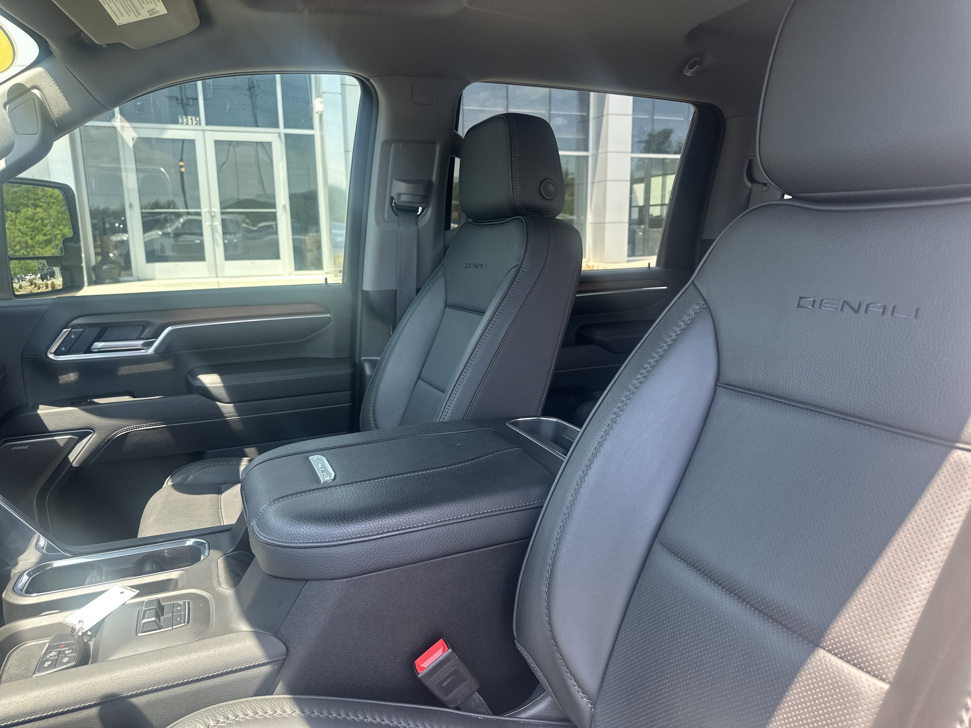 2025 GMC Sierra 2500HD 4WD Crew Cab Standard Bed Denali