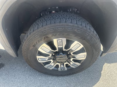 2025 GMC Sierra 2500HD 4WD Crew Cab Standard Bed Denali
