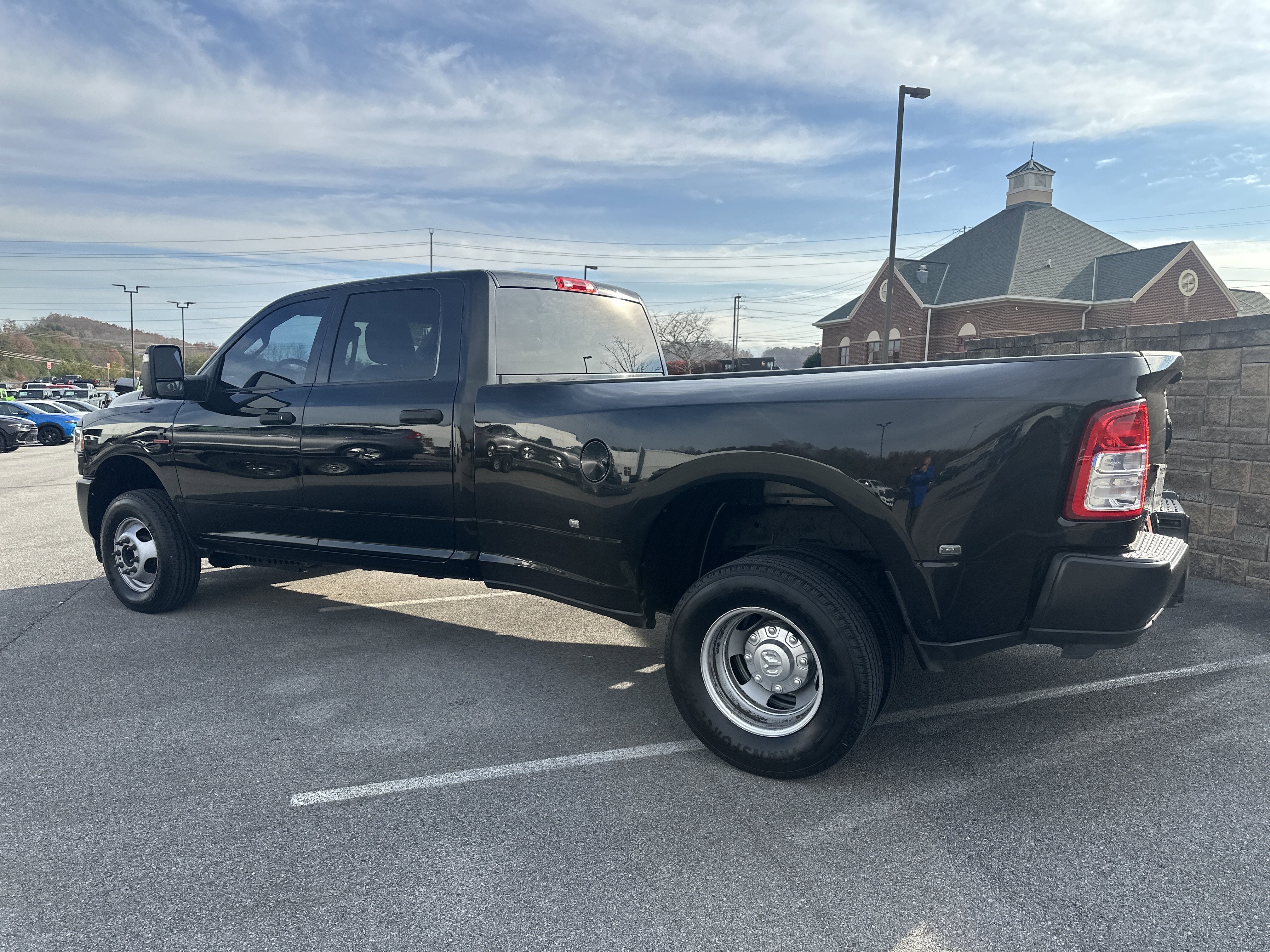 2023 RAM 3500 Tradesman Crew Cab 4x4 8' Box