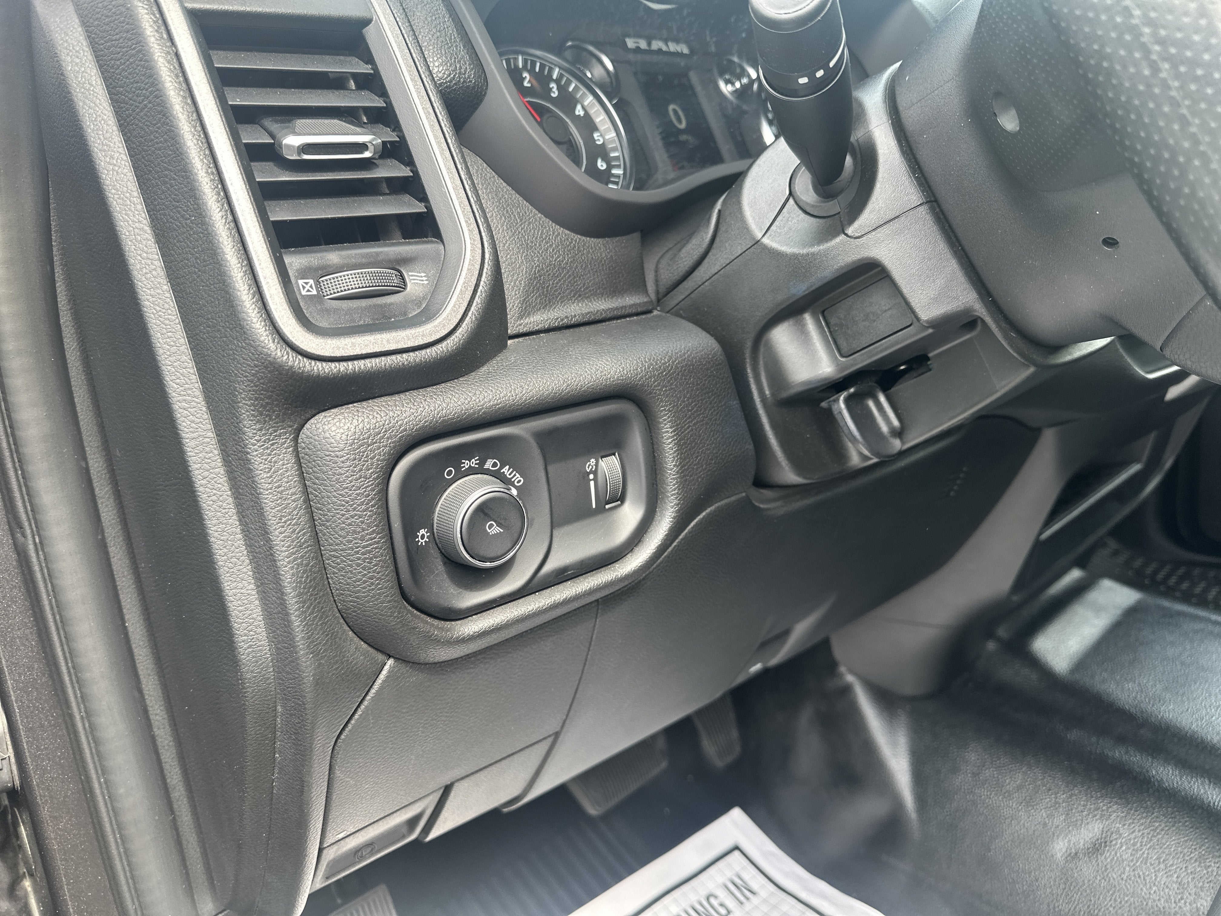 2024 RAM 2500 Tradesman Crew Cab 4x4 6'4' Box