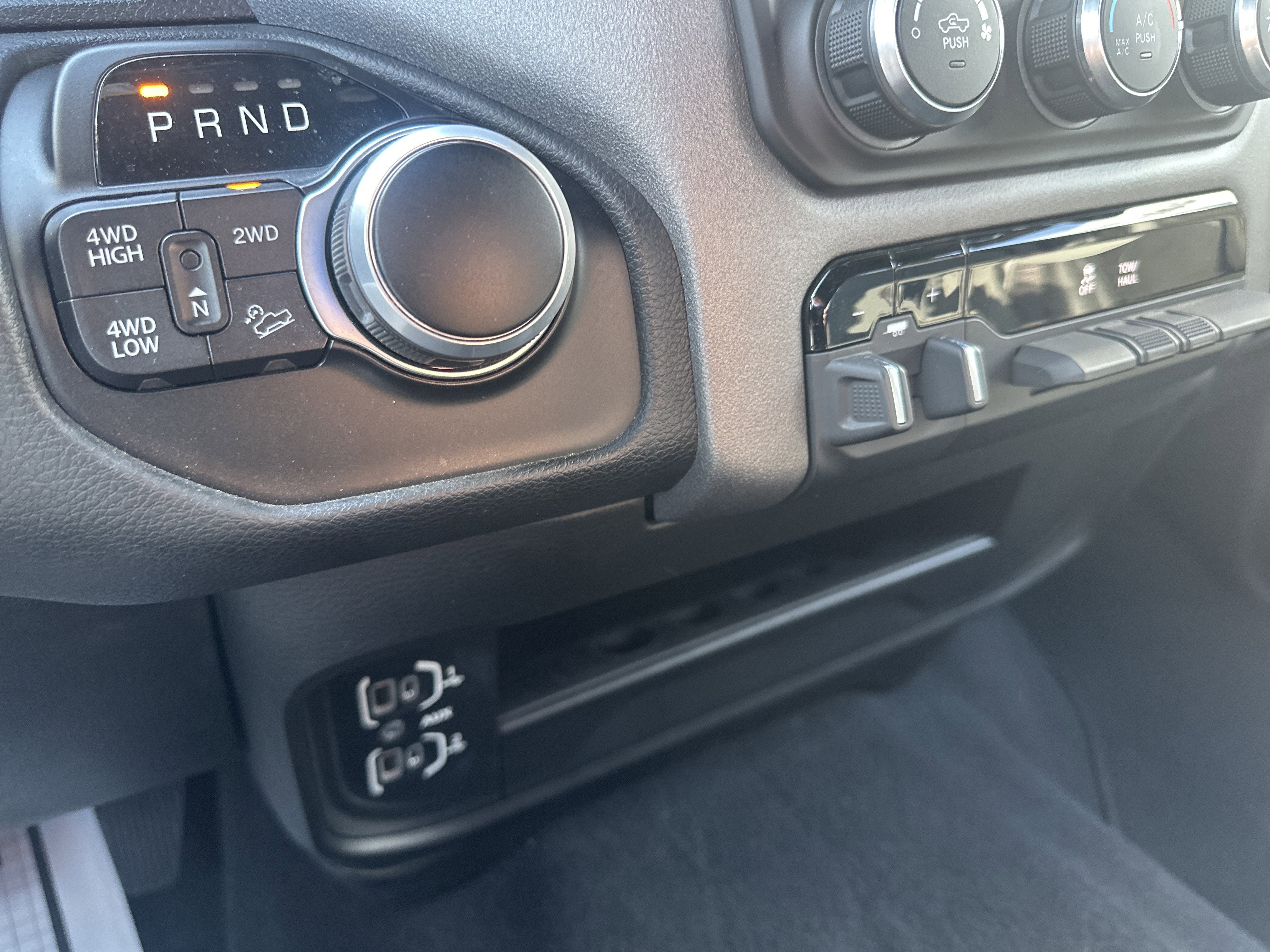 2022 RAM 2500 Tradesman Crew Cab 4x4 6'4' Box