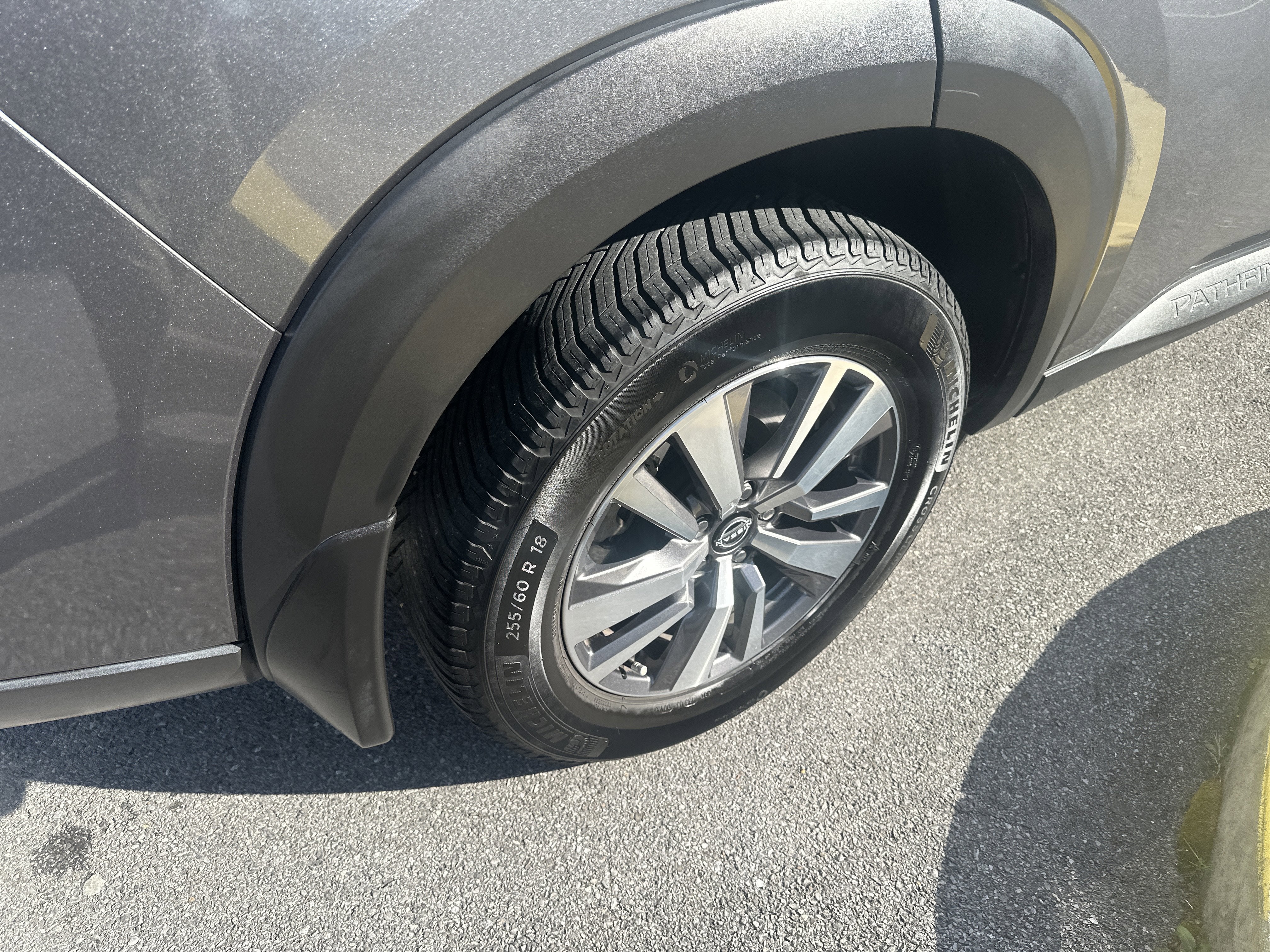 2022 Nissan Pathfinder SL 4WD