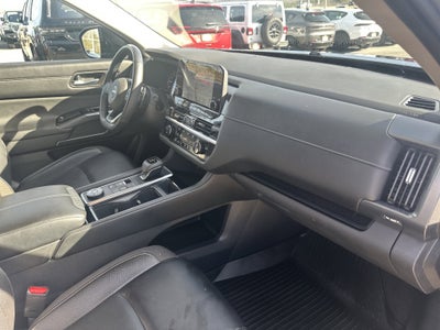 2022 Nissan Pathfinder SL 4WD