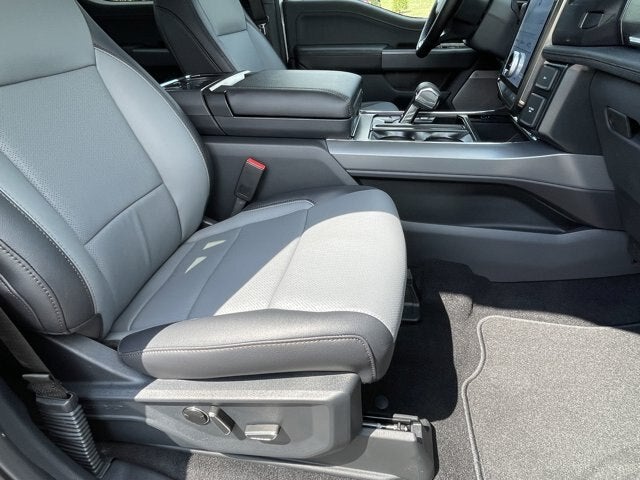 2025 Ford F-150 Lightning Lariat®